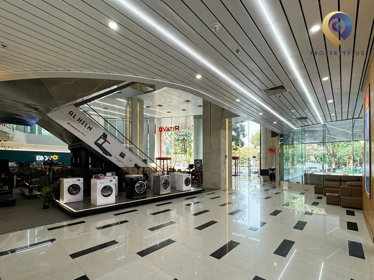 Lobby area of 789 Office Building with bright and welcoming design - hình ảnh từ Property Plus